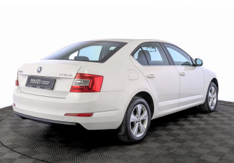 Подержанный автомобиль Skoda Octavia Liftback 2014 года (5 фото)