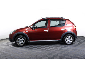 Подержанный автомобиль Renault Sandero 2011 года (8 фото)