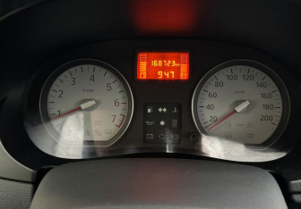 Подержанный автомобиль Renault Logan Sedan 2009 года (12 фото)