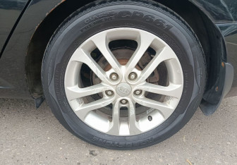 Подержанный автомобиль Kia Cerato Sedan 2010 года (16 фото)