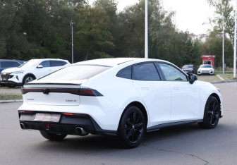 Подержанный автомобиль Changan UNI-V 2022 года (5 фото)