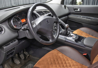 Подержанный автомобиль Peugeot 3008 2011 года (8 фото)