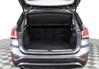 Подержанный автомобиль BMW X1 2021 года (9 фото)