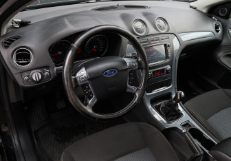 Подержанный автомобиль Ford Mondeo Sedan 2011 года (12 фото)