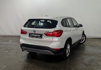 Подержанный автомобиль BMW X1 2017 года (6 фото)