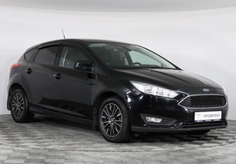 Подержанный автомобиль Ford Focus Hatchback 2018 года (3 фото)