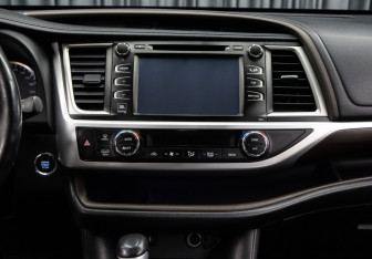 Подержанный автомобиль Toyota Highlander 2014 года (17 фото)