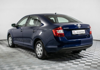 Подержанный автомобиль Skoda Rapid Liftback 2015 года (7 фото)