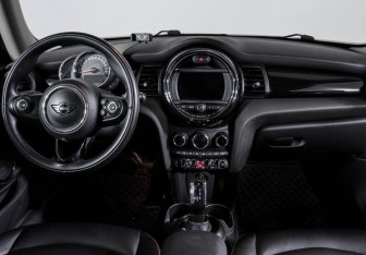Подержанный автомобиль MINI Hatch 2018 года (12 фото)