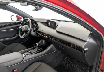 Подержанный автомобиль Mazda 3 Hatchback 2019 года (11 фото)