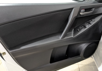 Подержанный автомобиль Mazda 3 Sedan 2012 года (19 фото)