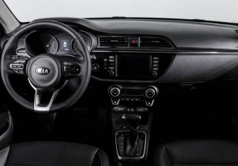 Подержанный автомобиль Kia Rio Sedan 2018 года (12 фото)