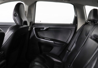 Подержанный автомобиль Volvo XC60 2013 года (11 фото)