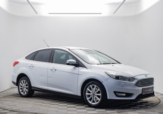 Подержанный автомобиль Ford Focus Sedan 2015 года (3 фото)