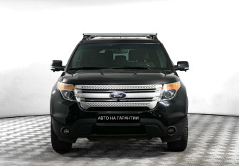 Подержанный автомобиль Ford Explorer 2014 года (2 фото)