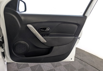 Подержанный автомобиль Renault Logan Sedan 2022 года (25 фото)