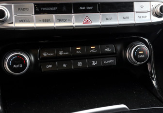 Подержанный автомобиль Kia Stinger 2018 года (24 фото)