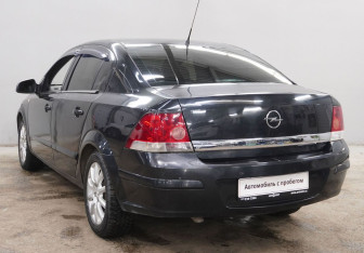 Подержанный автомобиль Opel Astra Sedan 2013 года (6 фото)