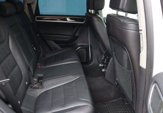 Подержанный автомобиль Volkswagen Touareg 2013 года (23 фото)