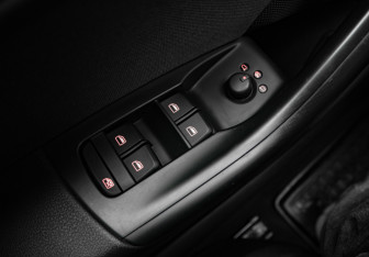Подержанный автомобиль Audi Q3 2015 года (15 фото)