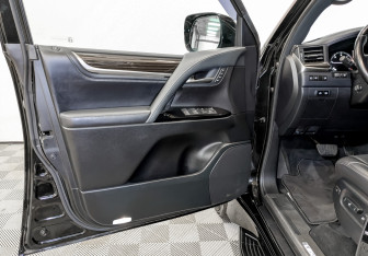 Подержанный автомобиль Lexus LX 2021 года (19 фото)