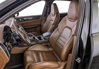 Подержанный автомобиль Porsche Cayenne 2020 года (20 фото)