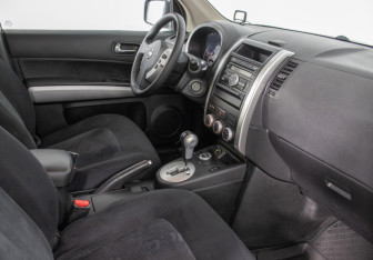 Подержанный автомобиль Nissan X-Trail 2011 года (9 фото)