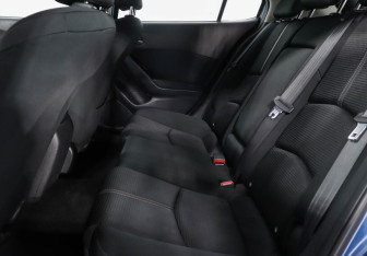 Подержанный автомобиль Mazda 3 Hatchback 2017 года (14 фото)