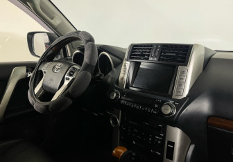 Подержанный автомобиль Toyota Land Cruiser Prado 2012 года (9 фото)