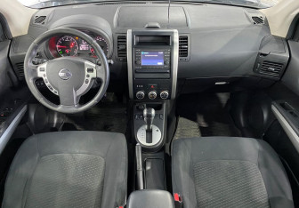 Подержанный автомобиль Nissan X-Trail 2011 года (11 фото)