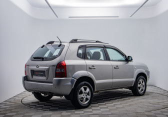 Подержанный автомобиль Hyundai Tucson 2007 года (5 фото)