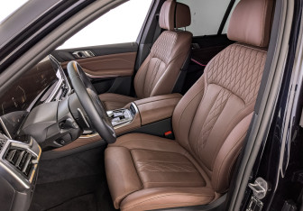 Подержанный автомобиль BMW X5 2025 года (20 фото)