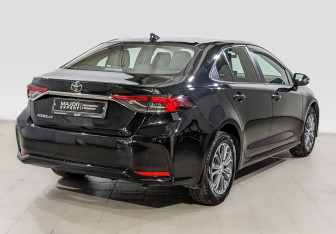 Подержанный автомобиль Toyota Corolla Sedan 2019 года (5 фото)