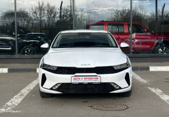 Подержанный автомобиль Kia K5 2024 года (2 фото)