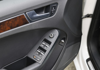 Подержанный автомобиль Audi A4 Sedan 2014 года (7 фото)