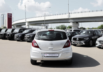 Подержанный автомобиль Opel Corsa 2007 года (6 фото)