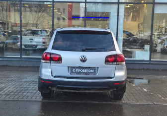 Подержанный автомобиль Volkswagen Touareg 2008 года (7 фото)