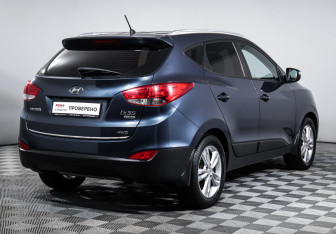 Подержанный автомобиль Hyundai ix35 2010 года (5 фото)