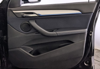 Подержанный автомобиль BMW X1 2019 года (25 фото)