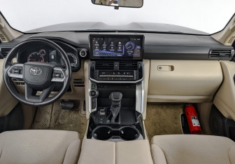 Подержанный автомобиль Toyota Land Cruiser Suv 2022 года (14 фото)