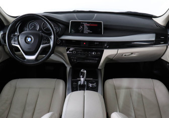 Подержанный автомобиль BMW X5 2016 года (11 фото)