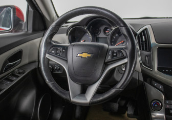 Подержанный автомобиль Chevrolet Cruze Sedan 2013 года (15 фото)