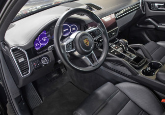 Подержанный автомобиль Porsche Cayenne 2021 года (17 фото)