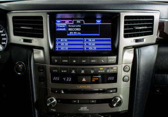 Подержанный автомобиль Lexus LX 2012 года (16 фото)