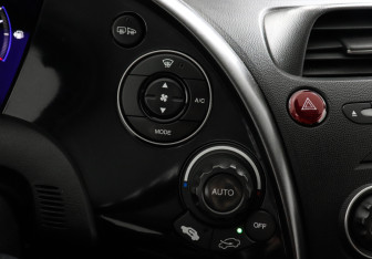Подержанный автомобиль Honda Civic Hatchback 2008 года (9 фото)