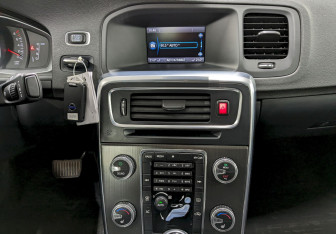 Подержанный автомобиль Volvo S60 2014 года (24 фото)