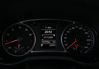 Подержанный автомобиль Audi A1 2012 года (21 фото)