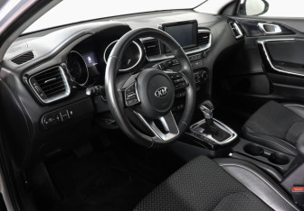 Подержанный автомобиль Kia Ceed Hatchback 2019 года (9 фото)