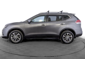 Подержанный автомобиль Nissan X-Trail 2015 года (8 фото)