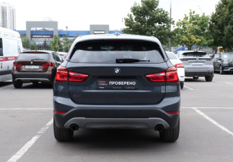 Подержанный автомобиль BMW X1 2015 года (6 фото)